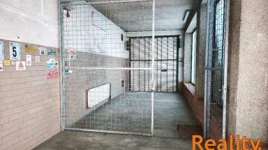 Pronájem skladového/garážového prostoru